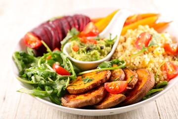 buddha bowl- vegetable salad with guacamole