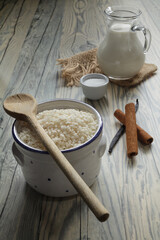 Ungekochter Milchreis mit Zutaten