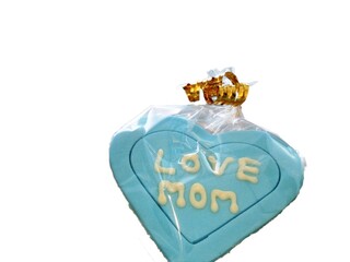 I love you Mom labeled gingerbread petal neatly wrapped in white background