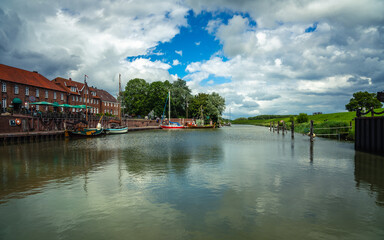 Spaziergang am Hafen und in der Stadt Hooksiel