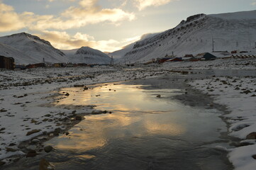 Kite surfing in the ice fjord outside of Longyearbyen in Svalbard (Spitsbergen), Norway