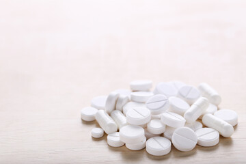 Fototapeta na wymiar Medicine pills on wooden table
