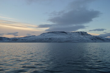 Fototapeta na wymiar Sunset in the ice fjords of the Norwegian Archipelago of Svalbard (Spitsbergen), Norway