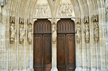 Obraz premium Minoriten Church door and entrance in Vienna Austria