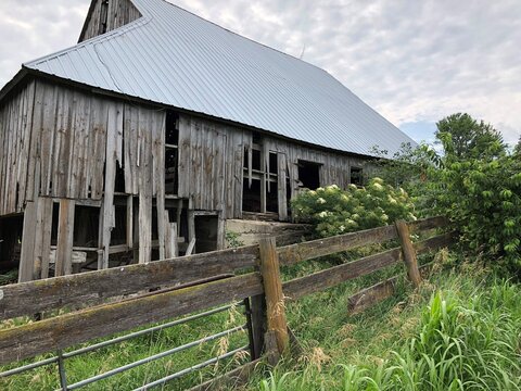 old barn in the countryside