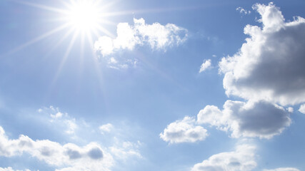 Naklejka na ściany i meble Sunny sky with rays and clouds