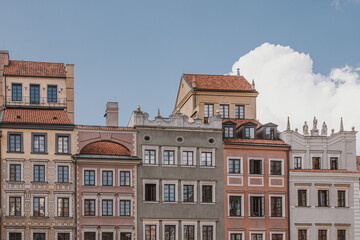 Fototapeta na wymiar old historic tenement houses against the blue sky in the old town square in Warsaw, Poland