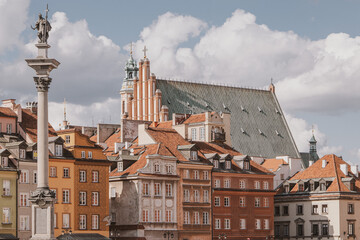 Fototapeta na wymiar landscape from the square of the old town of Warsaw in Poland with the royal castle and tenement houses