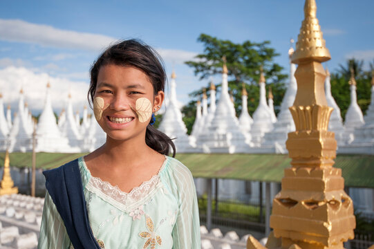 Young woman with face paint, Sanda muni pagoda, Mandalay, Burma
