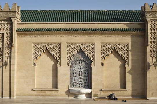 Man praying outsidebuilding in Rabat, Rabat-Sale.-Zemmour-Zaer region, Morocco