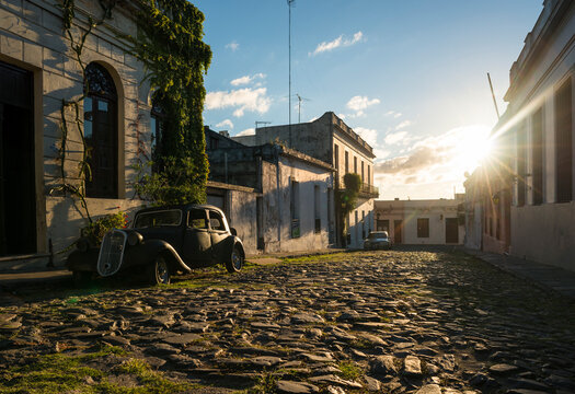 Vintage car parked on cobbled street, Barrio Historico (Old Quarter), Colonia del Sacramento, Colonia, Uruguay