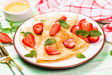 Crepes with fresh srawberries and honey.
