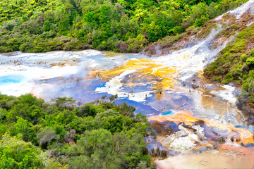 Die Malerpalette im Orakei Korako Geyserland Resort auf der Nordinsel von Neuseeland