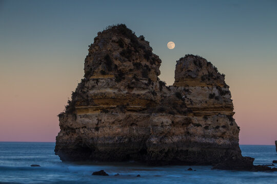 Scenic view of island in Praia do Camilo