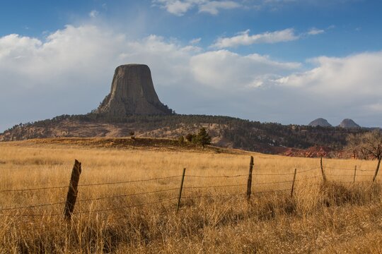 Scenic view of Devils Tower against sky