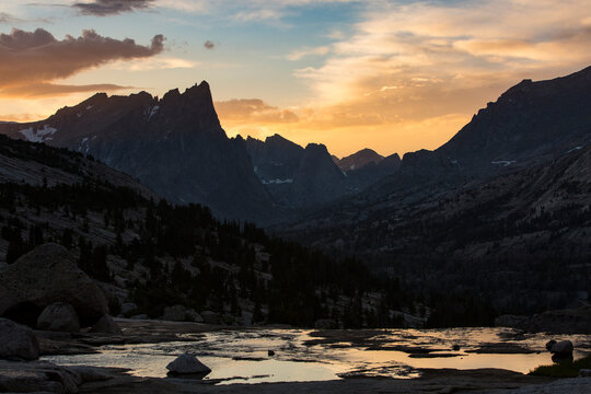 Scenic view of sunset over Cirque of the Towers