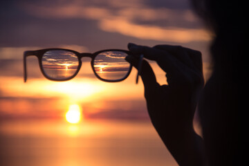 amanecer en el aumento de tus lentes