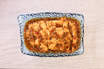 Deep-fried chicken chili sauce on plate