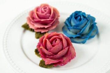 Obraz na płótnie Canvas Handcrafted rose flower mooncake made from white bean paste