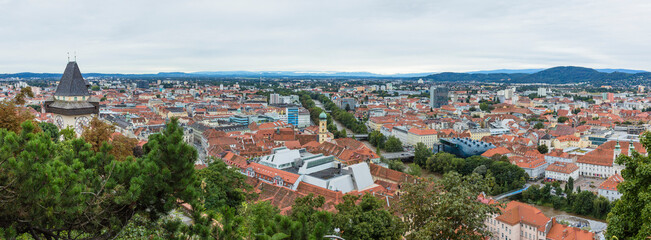 Naklejka na ściany i meble オーストリア　グラーツのシュロスベルクの丘からの見える時計台とグラーツ市街歴史地区