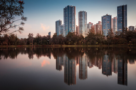 View of Igap&oacute; Lake in the city of Londrina, state of Paran&aacute;, Brazil.