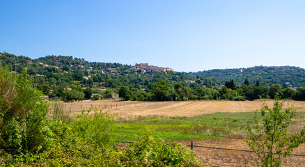 Fototapeta na wymiar countryside village in Provence in summer (Fayence, Var)