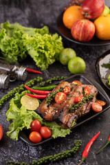 Sliced ​​pork steak topped with white sesame and fresh pepper seeds along.