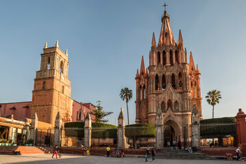 Obraz premium Parroquia de San Miguel de Allende, en el centro de México. Esta ciudad es considerada una de las más bellas del país por su arquitectura estilo colonial y muy colorida