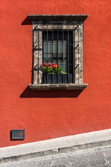 Ventana de una de las casas de San Miguel de Allende, en el centro de México. Esta ciudad es considerada una de las más bellas del país por su arquitectura estilo colonial y muy colorida