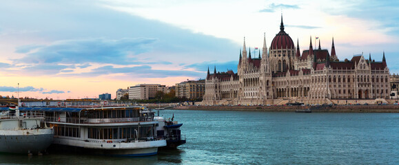 Naklejka premium Residence of Hungary parliament on bank of Danube in Budapest at sunset