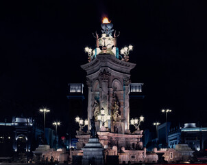 Fototapeta na wymiar Placa de Espana und montjuic bei Nacht, Barcelona, Spanien
