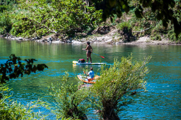 Promenade en barque sur le Tarn en Aveyron.