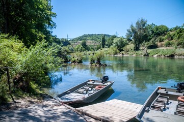 Promenade en barque sur le Tarn en Aveyron.