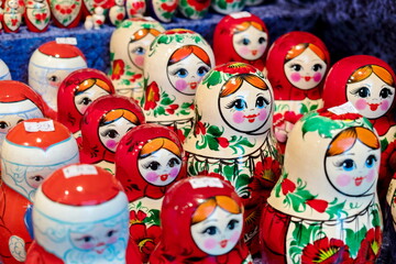 Fototapeta na wymiar Colorful Russian nesting dolls matryoshka sold on Christmas market