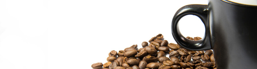 Kaffeebohnen auf weissem Hintergrund