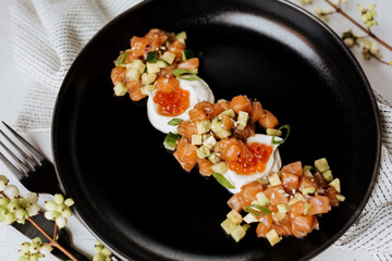 Salmon tartare with vegetables