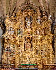 Le plus grand retable baroque de France - église Saint-Pierre à Prades dans les Pyrénées...