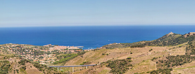 Vue panoramique sur Collioure et le fort Saint-Elme - Pyrénées Orientales