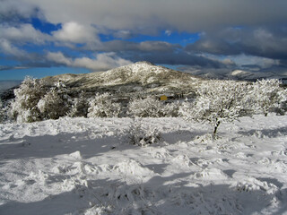 Nieve en los cerros de Lancharrasa.  Madrid. España. Europa.