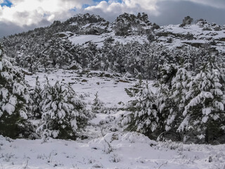 Nieve en la peña Muñana de Cadalso de los Vidrios.  Madrid. España. Europa.