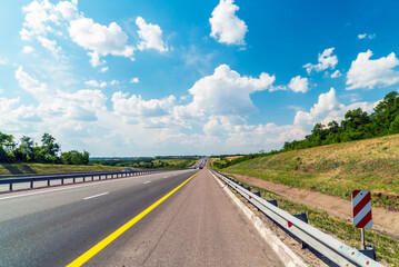 Two traffic lanes and a yellow dividing lane on the side of the M4 don motorway