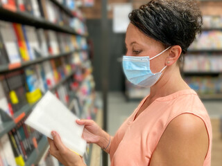 Woman wearing a disposable face mask shopping