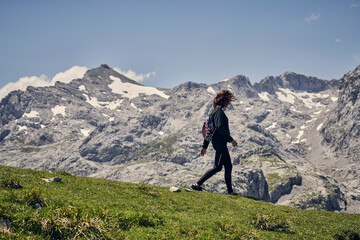 Fototapeta premium woman enjoying in the mountain, woman spending the holidays in the mountain