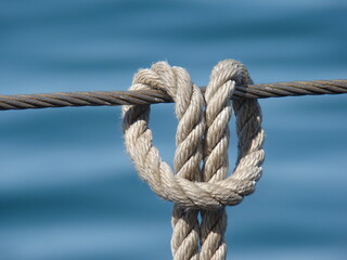 Knoten auf hohe See.