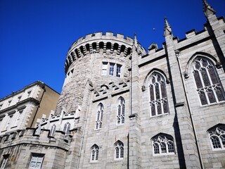DUBLIN - IRLANDA / 2019-05-04 / Castelo de Dublin e entorno, com parque e pra&ccedil;as e natureza