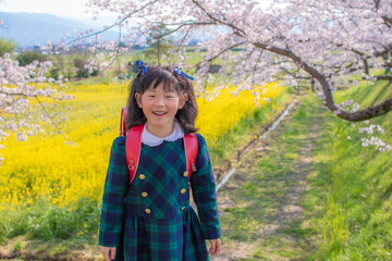 新一年生と桜