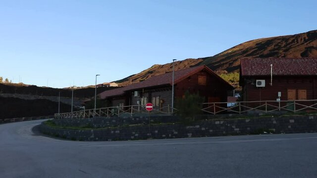 Etna - Panoramica dal piazzale all'alba