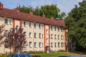 Monotones modernes Wohnhaus, Mehrfamilienhaus, Neustadt, Bremen, Deutschland