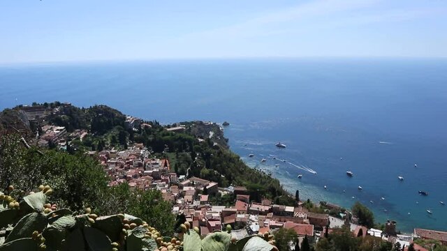 Taormina &ndash; Panoramica dalla Via Crucis del Santuario della Madonna del Soccorso