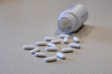 tabletki, proszki przeciwbólowe, lekarstwa